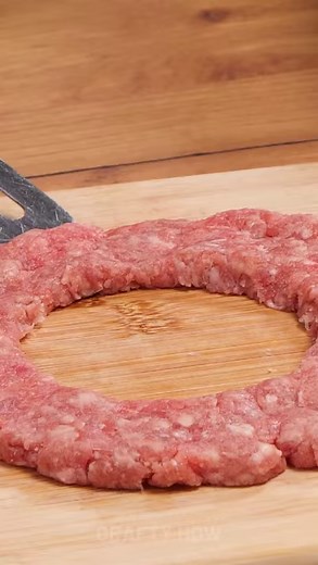 1.6M views · 991 reactions | Making A Delicious Burger | Crafty Panda How | Facebook