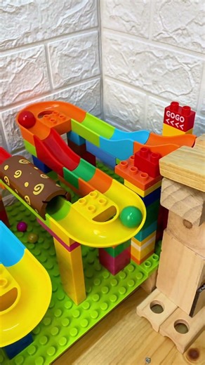 マーブルラン ⭐️ レゴトラックボウルの穴と緑のビー玉 | Marble Run ⭐️ Lego Duplo , big marble & Colorfull track #asmr
