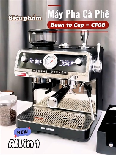 CF08 – 1 chiếc máy “từ xay đến pha” chuẩn chỉ tại nhà ☕️🔥 Không cần rành kỹ thuật vẫn làm ra ly espresso ngon vì CF08 có đủ bộ định lượng tuỳ chỉnh cực tiện: ✅ Cân xay bột định lượng (hiển thị gram ngay trên tay cầm) ✅ Chiết xuất cà phê định lượng – ổn định từng shot ✅ Ủ cà phê 3 cấp độ – tối ưu hương vị theo gu ✅ Tuỳ chỉnh nhiệt độ chiết xuất – dễ “tuning” cho từng loại hạt ✅ Đánh bọt sữa 4 cấp độ – từ latte mịn đến cappuccino dày foam Xem video intro để thấy CF08 làm nhanh – gọn – mạnh, sáng 