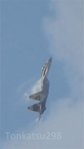 【物理的に不可能、航空工学的にも無理なハズなのに…！】現実にこんな機動を見せるSu-35！ロシアの戦闘機はどうなってるんだ、フランカーヤバすぎる