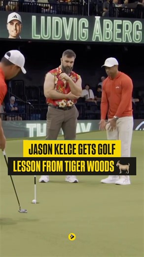 Jason Kelce Gets Golf Lesson from Tiger Woods 🐐⛳️ #golf