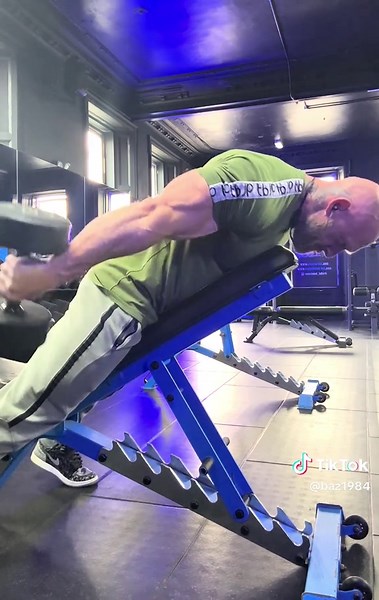 If you want to build your triceps forget about push downs and hit the kickbacks 👌 #bodybuilding #arms #personaltrainer #gymtok #champion #fitness #strongman #biceps #deadlift #heavy #results #muscle #rebound #viral_video #gym #musclehutfalkirk #legday #shoulders #shoulders #back #triceps