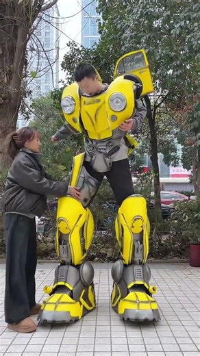 #cosplayer #cosplay #mascot #robot #transformers #stilts #custom#ironman #performance #stiltwalker