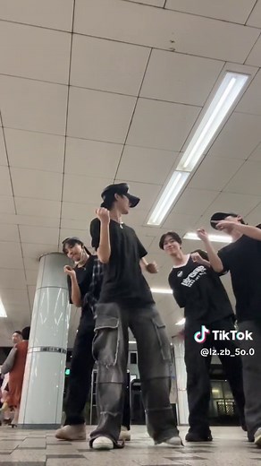 4人で楽しむダンスの魅力