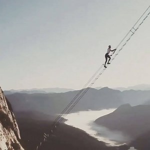 This 'ladder to heaven' offers breathtaking views of Austria 😱 | UNILAD Adventure