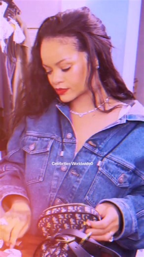 Female celebrities on Instagram: "Rihanna 🥹🩷💋"