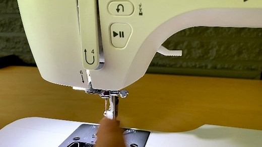 Watch SINGER C5980Q Patchwork Plus Computerized Sewing Machine on Amazon Live