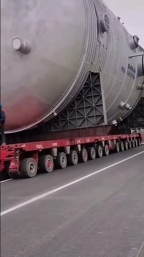 What is this truck 🚛 actually transporting? 🤔😲😱
