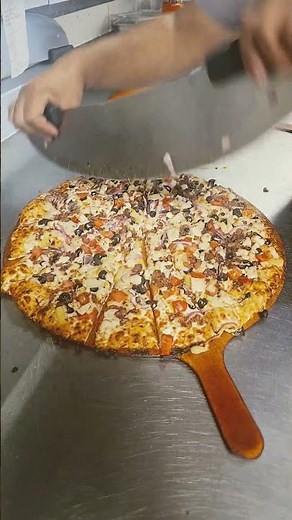 ROUND TABLE PIZZA #usa #pizza #pizzalover #food #italianfood #california #fastfood #pizzalover #lodi