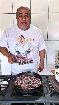 Carnival appetizer: Minas Gerais-style steak with onions, cooked in a cast iron pan! (Recipes fro...