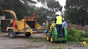 1.2K views · 36 reactions | A rotating log grab attachment is an effective way of moving and manipulating large logs and other similar objects with your Kanga mini loader It consists of 3 tynes capable of gripping any shape and is attached to a rotating disc capable of a 90-degree rotation. Check this video out showing it in action. | Kanga Loaders | Facebook