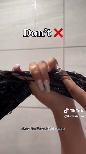 Shampooing Do’s ✅ & Don'ts❌ #pantenepartner a successful wash day routine is KEYY so here are some tips to follow and of course I had to put you on yet again to the Nutrient Blends Unbreakable Lengths collection from @Pantene Pro-V that will leave your hair clean and soft (linked in bio) best part is both are available at a @target near you👏🏽 #hairtutorial #curlyhair #shampoo #haircut