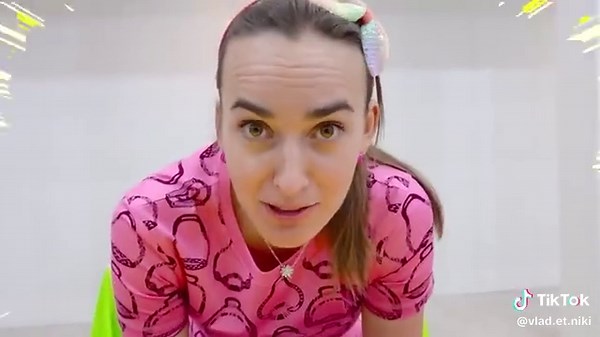 Défi amusant des boîtes mystères avec Vlad et Niki