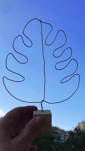 Crafting Unique Wire Leaf Structures with Hand Techniques