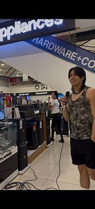 Tumitingin lang ng gamit si LILY josh napaconcert pa bigla😅 | LILY Music