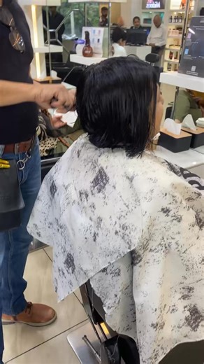 2.7K views · 27 reactions | Latest Bob Trends for 2025 • Shorter styles like the “micro-bob” (cut above the jawline, sometimes as short as the cheekbone) are defining trends for 2025 and are considered sleek and bold. • The bob remains fashionable and versatile. Chin-length bobs are eye-catching and low-maintenance. • Styling tips for modern bobs include sleek finishes for straight hair or embracing natural waves for texture. | alis midaas 8 | Facebook