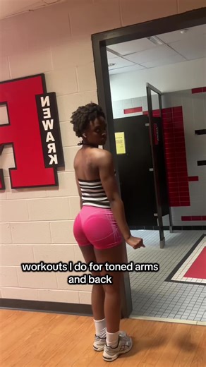 I do 3 sets of the chin up till failure and the raises 3 sets of 10. If you looking to be toned and athletically built these are the workouts you should add to your spilts. I may post a lot of glute workouts but we never skip upperbody over here. The stronger your upperbody is the easier it is for you to lift heavier on your legs days and see progress