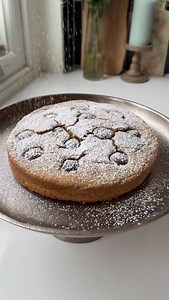 🌰 RECIPE 🌰 You want something comforting and luxurious but also light? Try my very simple Chestnut fondant Gateau! It’s So delicious I want to eat it all!! Serve it warm with some crème fraîche, un délice! LIKE, Save and Comment “chestnuts” to get the recipe in your DMs 👌 Wearing @spiritandgraceuk dress Bisous 💋 #chestnuts #frenchcuisine #simplecake #festivebaking #londonmum | Manon' s Little Kitchen