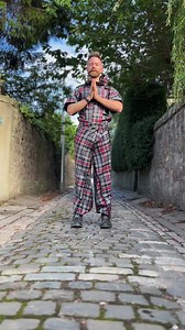 70K views · 774 reactions | Trading the kilt for a jump suit this weekend and enjoying a catch up with the family. All my love to Prickly Thistle for this unique item in the full kilted yoga tartan. #kilt #scotland #kiltedyoga #jumpsuit #scottish #handstand #yoga | Kilted Yogis | Facebook