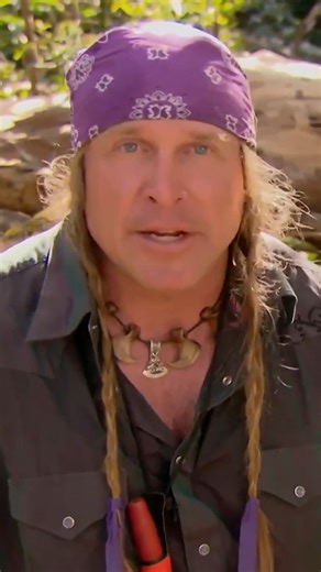 Dave and Cody feast on electrolyte ants! #DualSurvival | Discovery Channel Australia