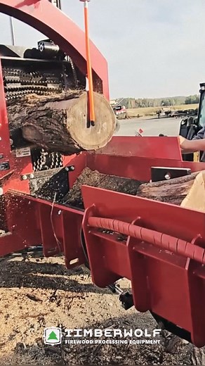 Timberwolf Pro-MP XL Firewood Processor 🪵🔥💪 Equipped with a 38HP fuel-efficient engine, 3-stage 22GPM pump, 4"/5" hydraulic cylinder, 4-strand live deck, autocycle, and optional integrated conveyor, this full-frame commercial wood processor will output up 2 cords of firewood per hour, powering through logs long as 32' and as wide as 24" in diameter. Contact us for a quote for your own MP XL and learn more here: https://www.timberwolfequip.com/products/pro-mp-xl-firewood-processor Watch more: