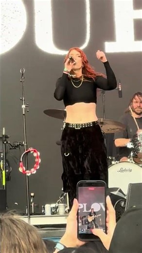 Grouplove - Ways to Go - Hannah Hooper in the crowd