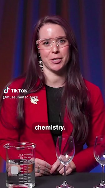 How does chemistry turn this liquid from clear to deep magenta? The liquid in the beaker is phenolphthalein, a chemical indicator that changes colors when it’s exposed to a high pH. When exposed to ammonia, a strong base, it changes color! #ScienceExperiment #InterestingFacts #Learn #Chemistry #ScienceTok