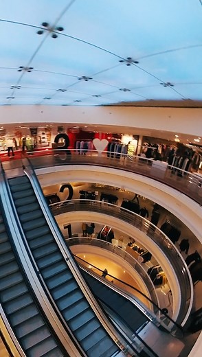 Le Magasin de l'Homme Paris Haussmann se réinvente pour vous proposer le meilleur de la mode masculine. Au programme ? Des nouveaux labels dont tout le monde va parler et des marques exclusives. | Galeries Lafayette