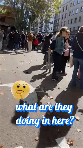 Walk in street with WINCHAN ❤️ #spain #salamanca #parque #shorts #4k