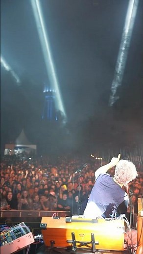 je te laisserai des mots under the rain at La Noce Festival 🌧️