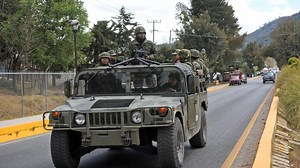 México confirma que soldados mataron a seis migrantes cuando un auto intentó evadir un retén