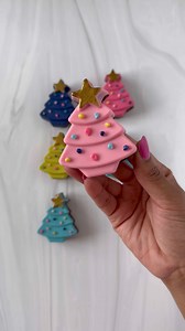 These simple TREE-mendous treats are perfect for a last-minute gathering with friends and family. Here's how to make them: 🎄Preheat oven to 350 F. In a large bowl, prepare your favorite brownie mix according to the directions. Grab your favorite holiday silicone mold. We like the Christmas tree one (available here: https://bit.ly/3vhQFbN) and spray with non-stick baking spray. 🎄Fill each cavity about 3/4 full of brownie batter. Place mold onto a baking sheet and transfer to the oven. Bake 12-1