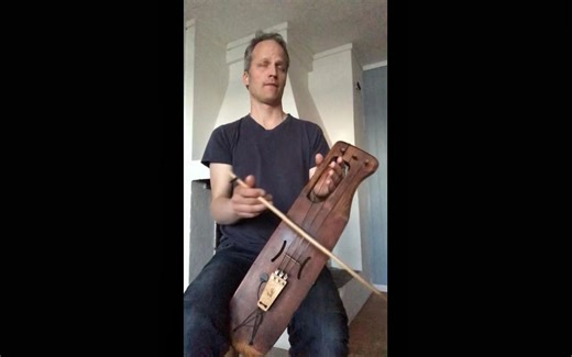 卡累利阿弓奏里拉 Jouhikko - Juhlat by Lassi Logrén