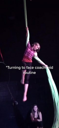 A little story :)) the first clip was in 2017 @ptara_dactyl #aerialist #aerialsilks #circusartist #aerialarts #coach