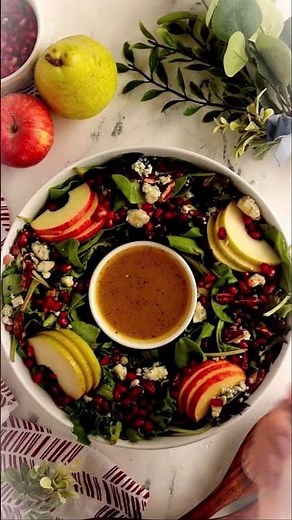 Fast & Festive Christmas Wreath Salad (Ready in Under 15 Minutes!)