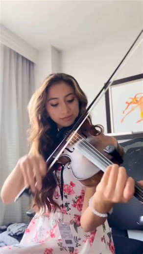 28K views · 933 reactions | Mary Parker playing the fire out of her fiddle! #womenofbluegrass #bluegrasslife #bluegrass #fiddle #bluegrassmusic | The Women of Bluegrass Music | Facebook
