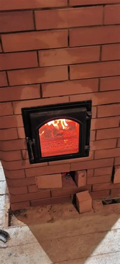 для того чтобы стекло на двери оставалось чистым перед тверркой должно быть щель обдува стекла.