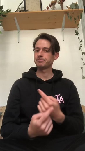 🔊Selfpublisher aufgepasst! Bald könnt ihr eure Bücher barrierefrei & inklusiv gestalten – dank Übersetzung in Gebärdensprache im EPUB-Format! 📚✍️ Lasst euch das nicht entgehen und bleibt dran für mehr Infos! #inklusion #barrierefrei #selfpublishing #ebooks #bücherliebe #gebärdensprache #ÖGS #dgs #accessibility #simax #autoren #selfpublisher #diversityball | Simax - The Sign Language Avatar