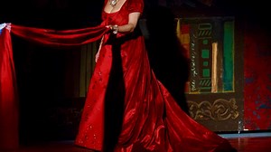 Soprana Anna Netrebko din Rusia, interzisă la Metropolitan Opera din New York