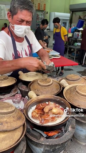 Mastering Chinese Claypot Cooking: Insane Skills and Amazing Recipes!
