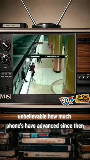 Nostalgia and Innovation: The Motorola Razr Advertisement