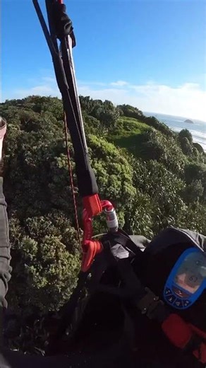 Paragliding NW Face Muriwai - Top Landing