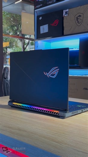Gamer store on Instagram: "The ASUS ROG Strix SCAR 18 (2024) with these specific specifications is essentially the "final boss" of gaming laptops. It is designed for enthusiasts who want desktop-level performance in a portable (though large) form factor. Here is a breakdown of what makes this configuration a powerhouse: 🚀 Core Performance Specs This build features the maximum allowable specs for the 2024 generation: Processor: Intel Core i9-14900HX (24 Cores: 8 Performance, 16 Efficient) with a