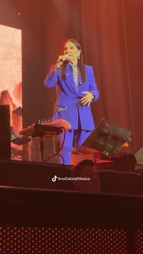 No Te Hago Falta - Ana Gabriel en Vivo desde Santiago