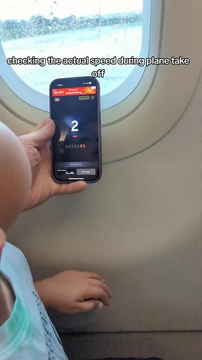 Measuring the speed of the airplane during take off with gps app #airport #airplane