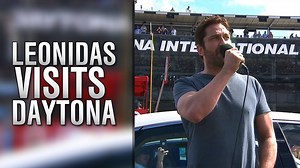 Gerard Butler channeled Leonidas at the #DAYTONA500 ... but needed a reminder. @TheBuzzer's Daryl Motte explains. #NASCAR | FOX Sports