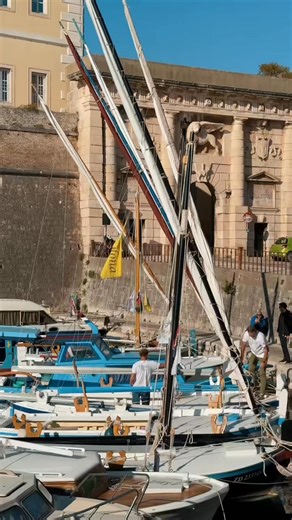 A presentation of traditional lateen sail rigging was held in Foša today, celebrating a skill recognized as part of Croatia’s intangible cultural heritage. Tonight at 8 p.m., local musicians will perform in the same spot, creating a really nice evening by the sea. 🌊 #LikeZadar kanata_zadar | Like Zadar