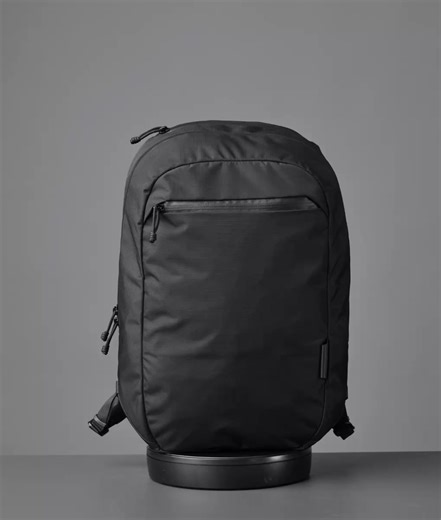 70K views | 700g of pure freedom. The 헔헲헿헼 헣헮헰헸 ퟭퟲ헟 fits everything you need—laptop, water bottle, chargers, essentials—without weighing you down. Move between meetings, flights, and coffee shops in our lightest backpack yet. Get yours at https://alpakagear.com/products/aero-pack | ALPAKA | Facebook