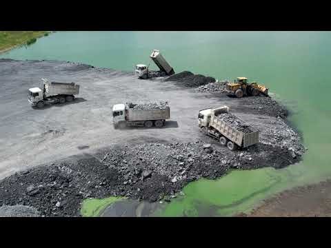 Heavy Dump Trucks Transporter the Rock to Build New Projects with Wheels Loader SDLG Working