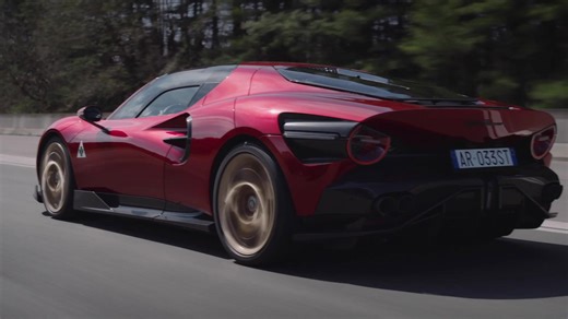 Alfa Romeo 33 Stradale Driving Video